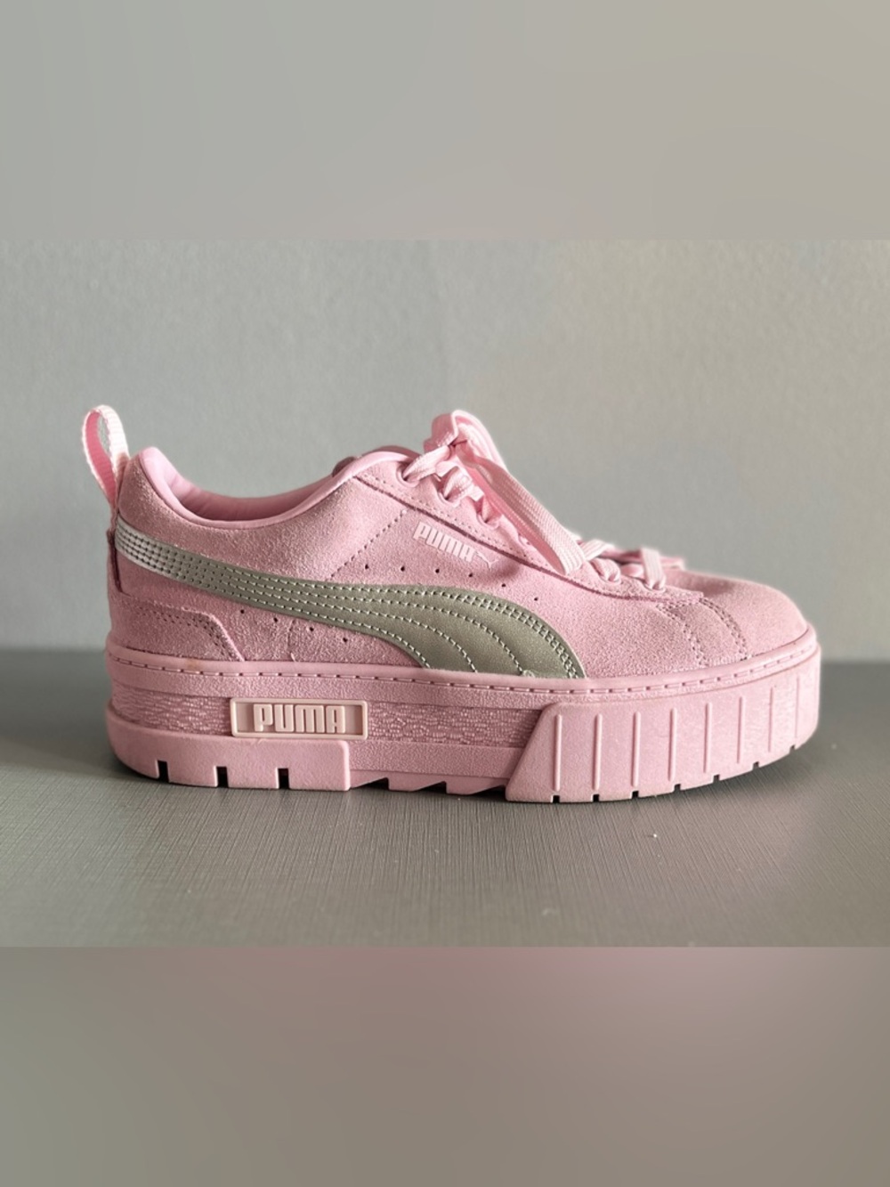Dua Lipa Collaboration Special
Edition Pink Pumas Size 7